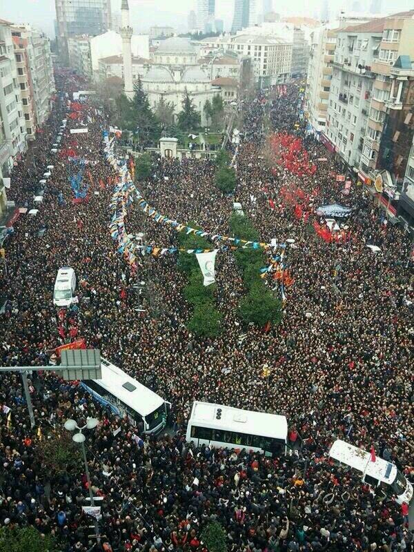 Zdroj: http://www.ensonhaber.com/istanbul-okmeydani-cemevinde-kalabalik-artiyor-2014-03-12.html